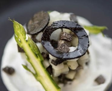 Salade de céleri-rave à la truffe et burrata crémeuse